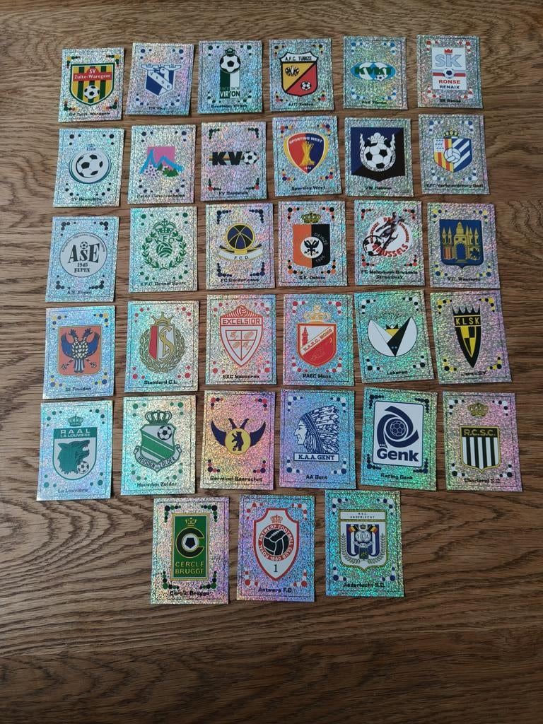 33 verschillende badges van football 2004, Verzamelen, Ophalen of Verzenden