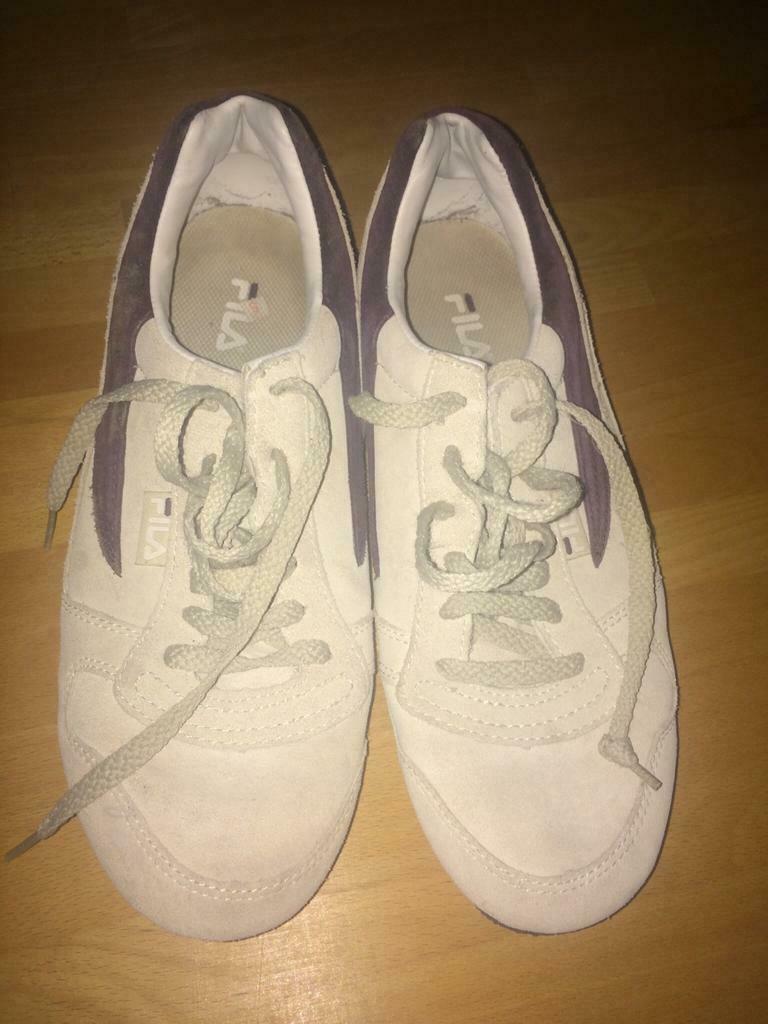 Paire de tennis FILA T43 mais plutôt T42 blanc+violet, Sport en Fitness, Tennis, Ophalen, Zo goed als nieuw, Schoenen, Overige merken