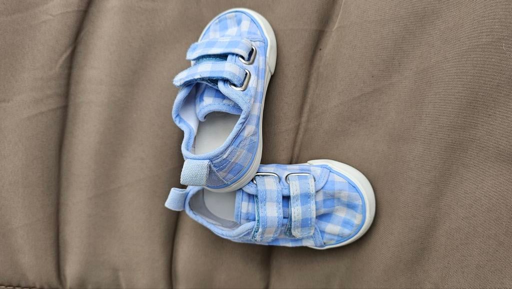 20 - 21 Size children's shoes H&M, Kinderen en Baby's, Kinderkleding | Mutsen, Sjaals en Handschoenen, Ophalen of Verzenden, Zo goed als nieuw