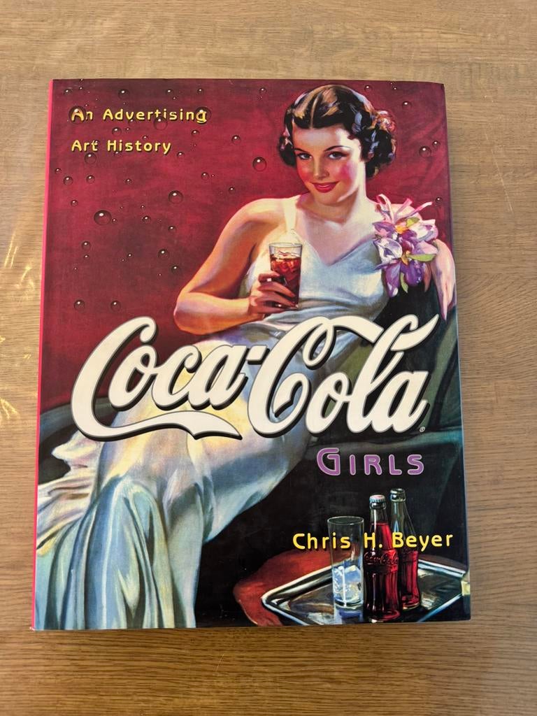Boek Coca Cola Girls - An Advertising Art History, Ophalen of Verzenden, Zo goed als nieuw