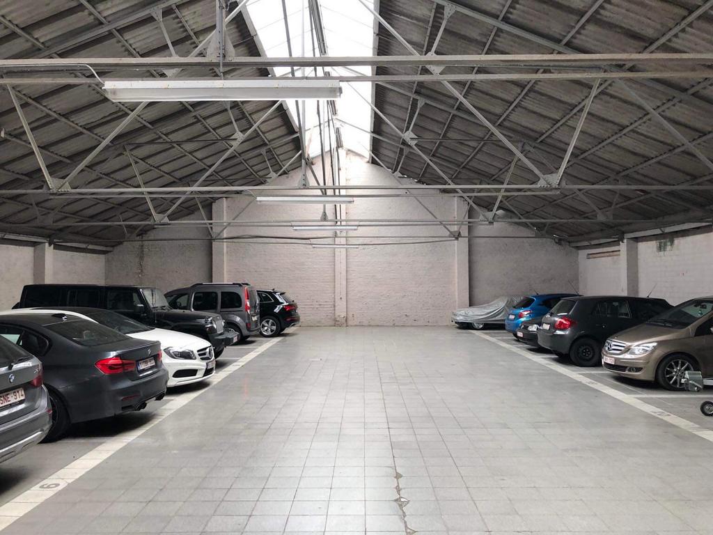 Auto,motor fietsplaatsen te huur Deurne-Zuid Antwerpen, Immo