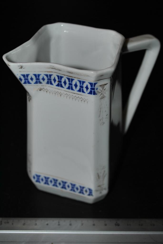 Pot à lait 1900 en porcelaine - pichet crémier non signé, Ophalen of Verzenden