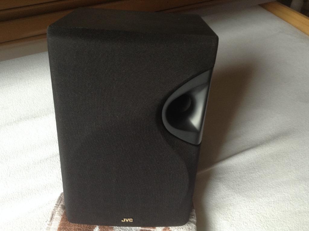 JVC, quatre petites boîtes, 2 boîtiers Medion PC, AVEC CHARG, Enlèvement ou Envoi, JVC, 60 à 120 watts, Comme neuf