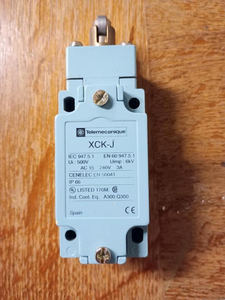eindschakelaar | sensor | XCK-J telemecanique, Hobby en Vrije tijd, Elektronica-componenten, Ophalen, Nieuw