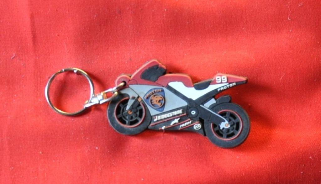 porte cle moto bridgestone proton, Collections, Enlèvement ou Envoi, Utilisé, Transport