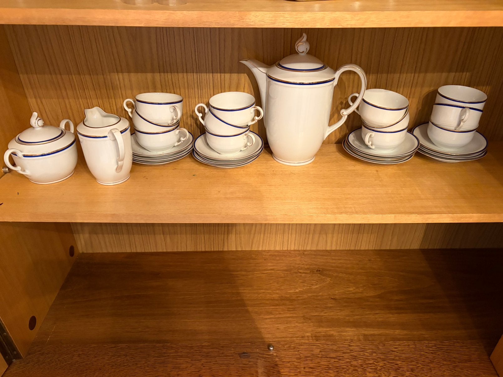 Vintage koffieserv. – blauw decor met gouden rand – 12 pers., Ophalen