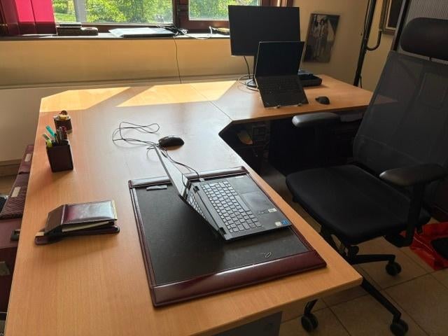 Ruim L-vormig bureau Mewaf + kasten (optioneel ladenblokken), Autres marques, Classique, Goulotte de câbles, Comme neuf