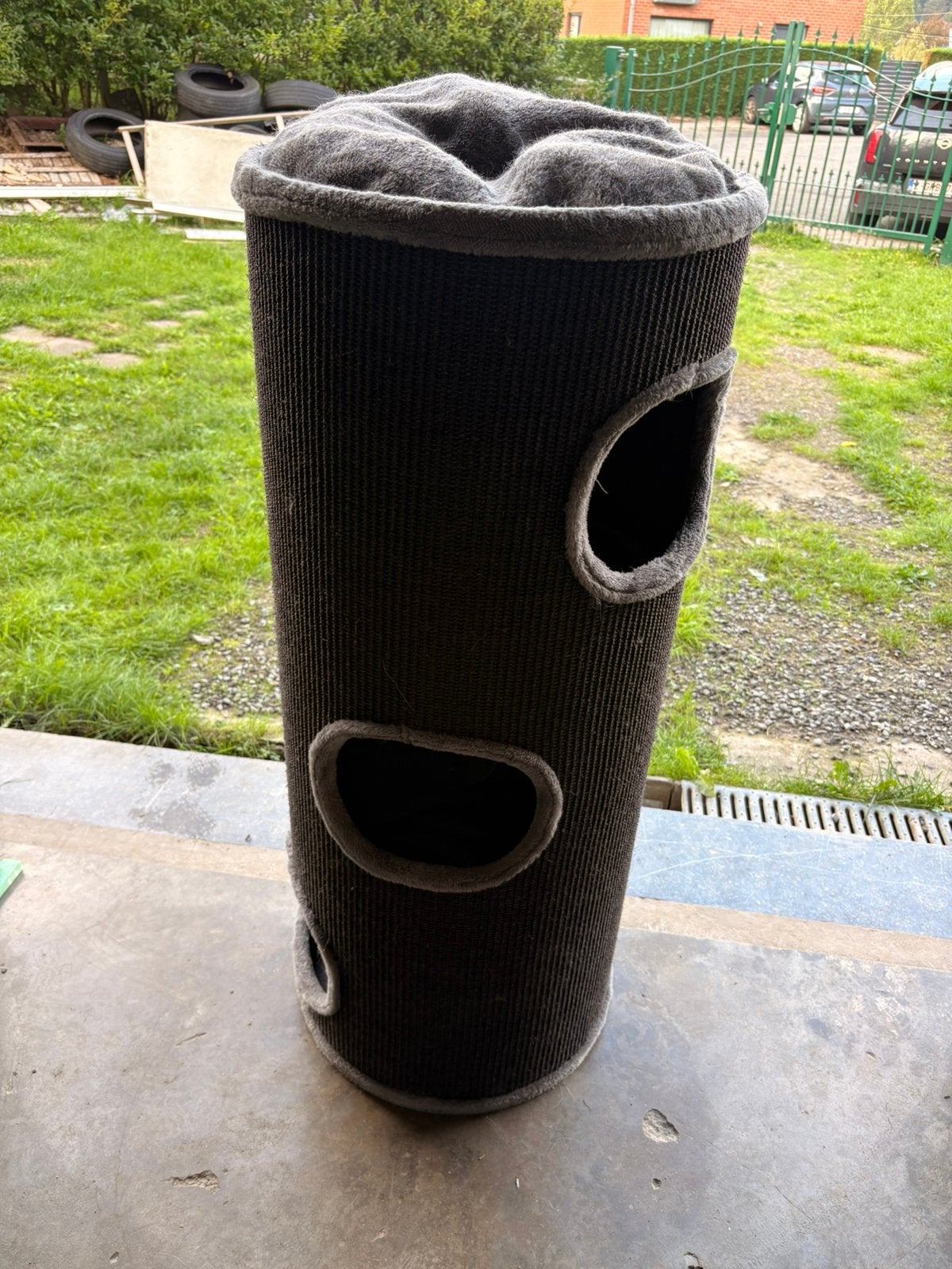 Tour pour chat, Enlèvement, Comme neuf