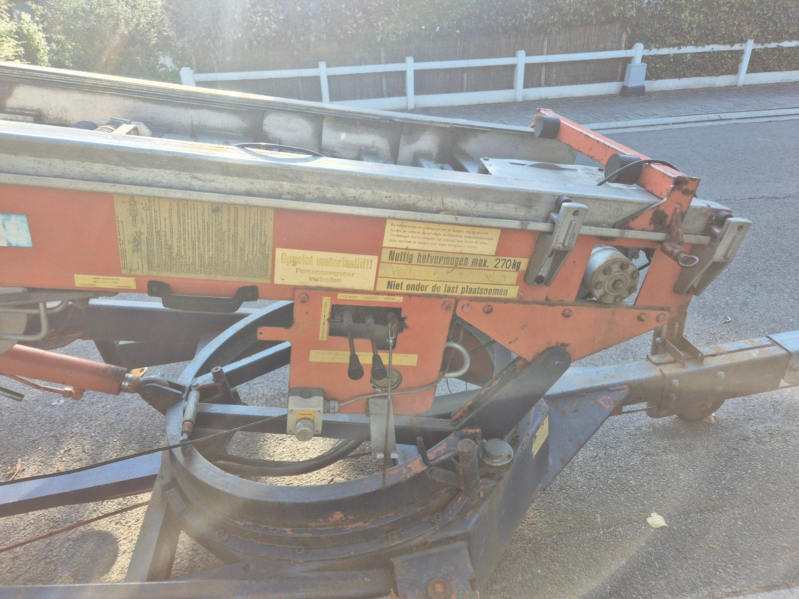 bocker lift 26m met knik ( werk nog ), Ophalen