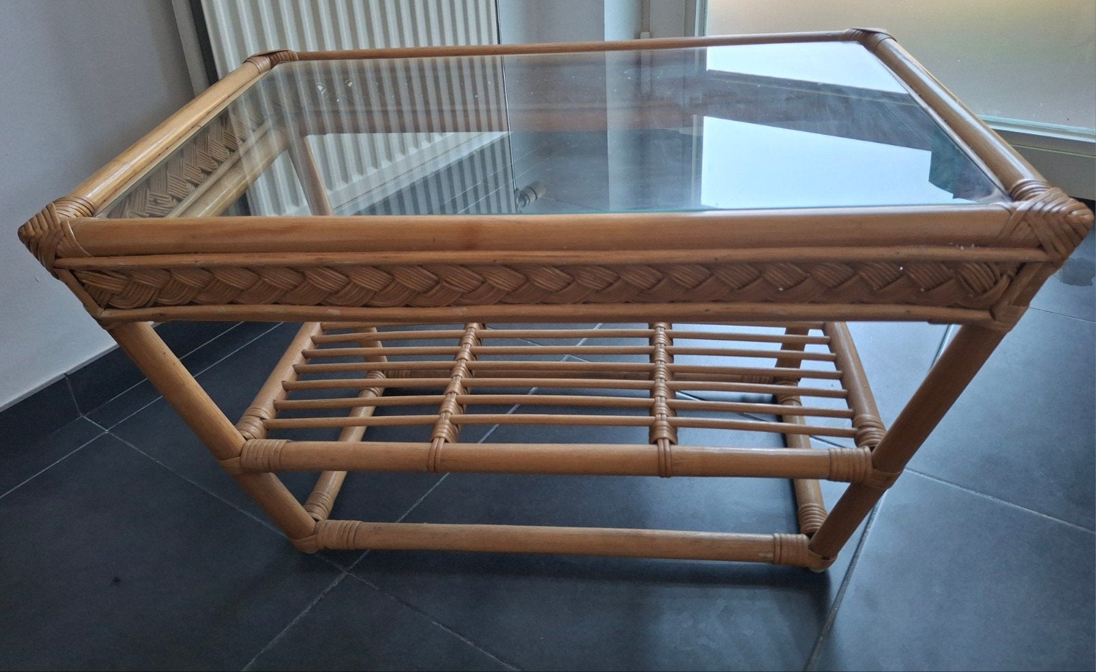 Vintage rotan salontafel met glazen blad., Ophalen