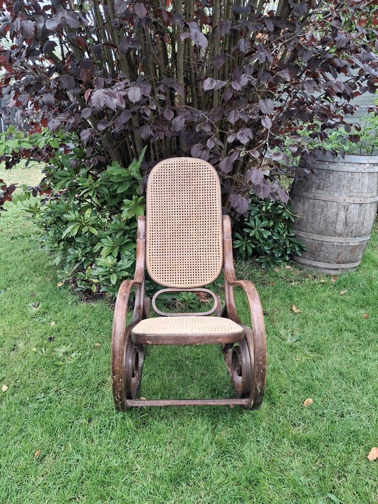 Rotan Schommelstoel, Ophalen