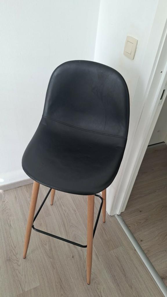 Bartafel met krukken, 2 krukken, Ophalen, Zo goed als nieuw, Hout