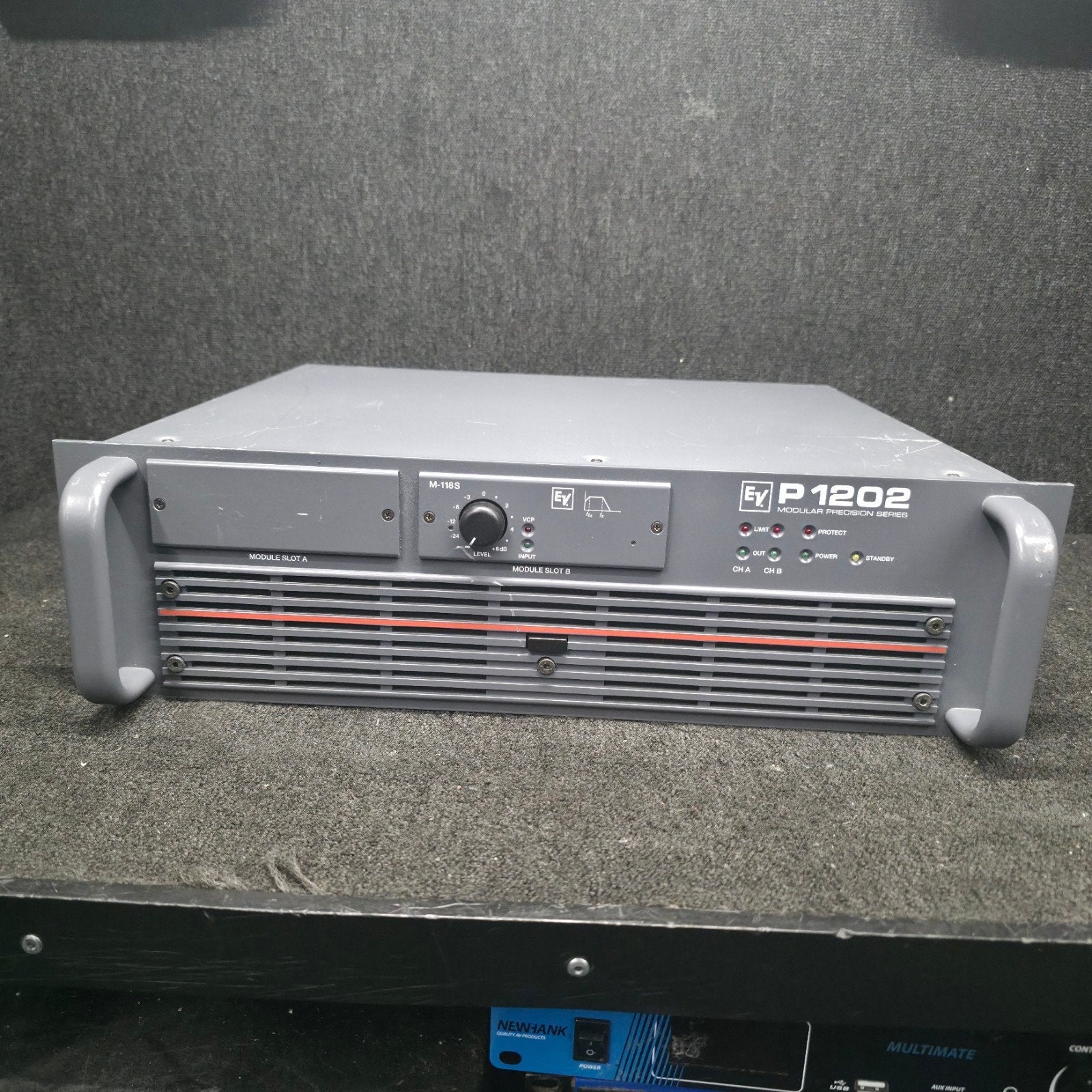 ELECTRO VOICE P1202 versterker met sub crossover, Audio, Tv en Foto, Ophalen of Verzenden