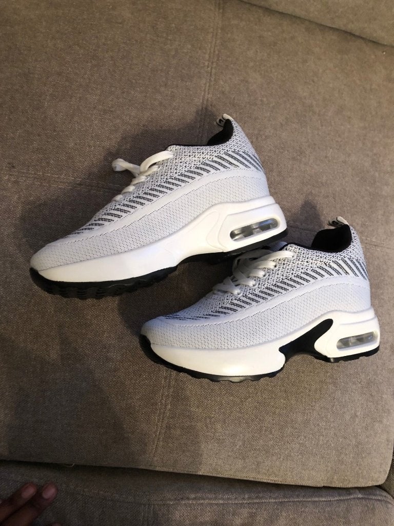 Chaussures de sport NEUVES, Enlèvement, Neuf, Sneakers et Baskets