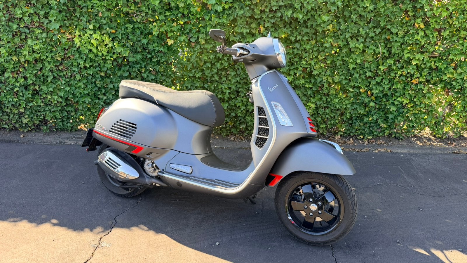 Vespa GTS 300 met topkoffer, Ophalen, Zo goed als nieuw