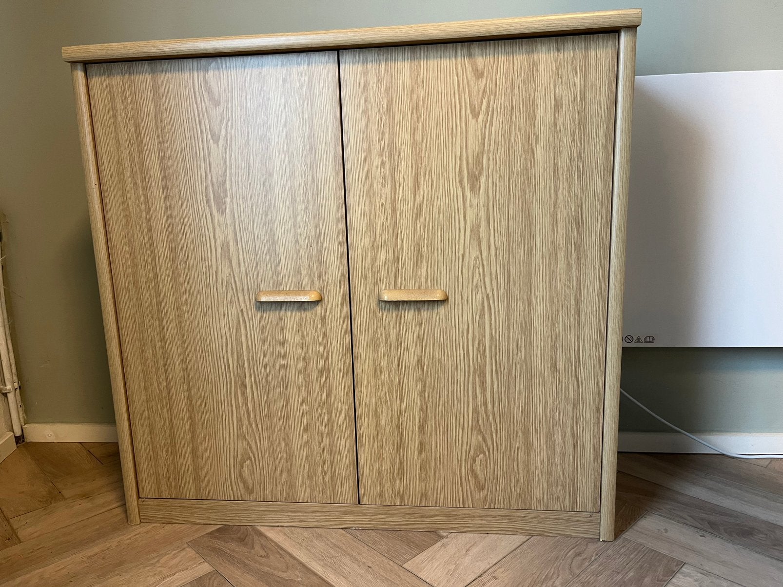 Kastje in houtstructuur - BESCHIKBAAR, Huis en Inrichting, Kasten | Roldeurkasten en Archiefkasten, Ophalen, Gebruikt