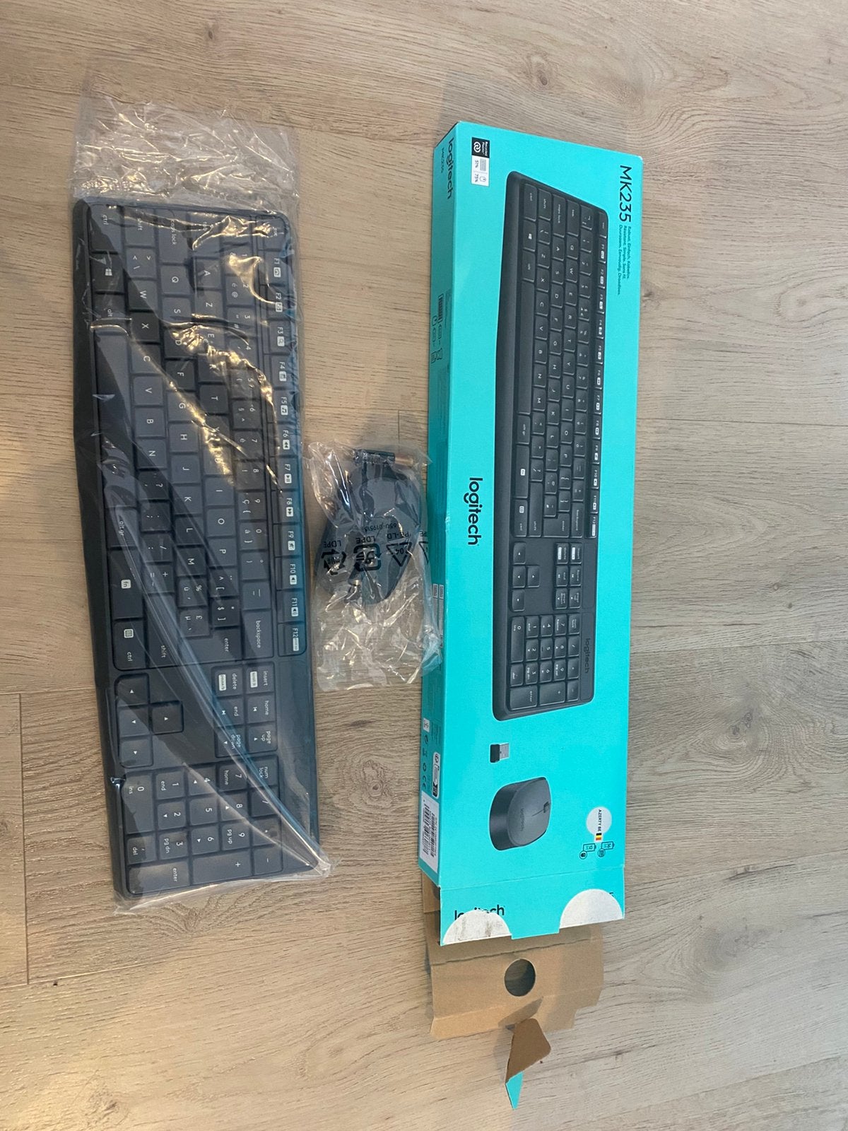 Logitec toetsenbord en muis, Ophalen