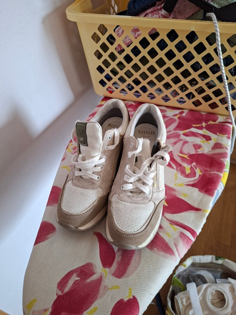 Basket MUSTANG, Enlèvement, Comme neuf, Chaussures