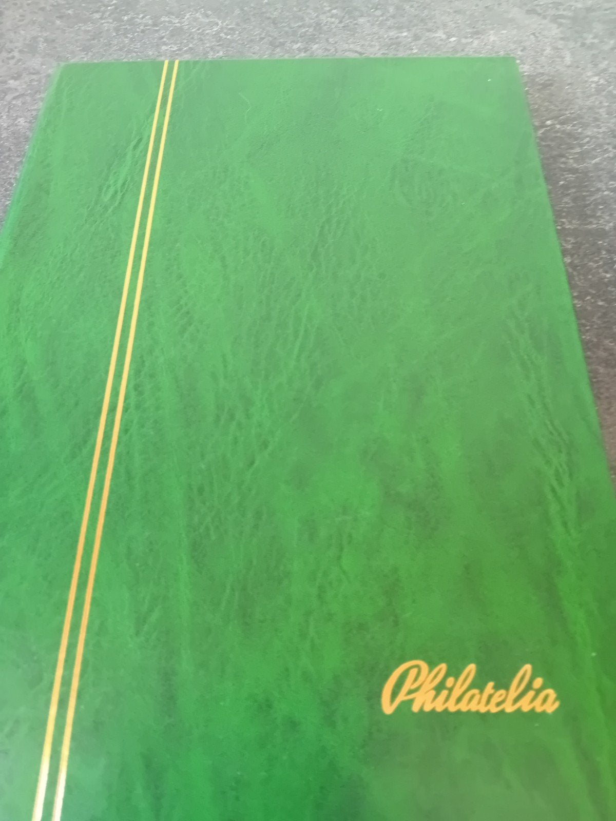Postzegelalbum met postzegels (België, buurlanden ea), Ophalen