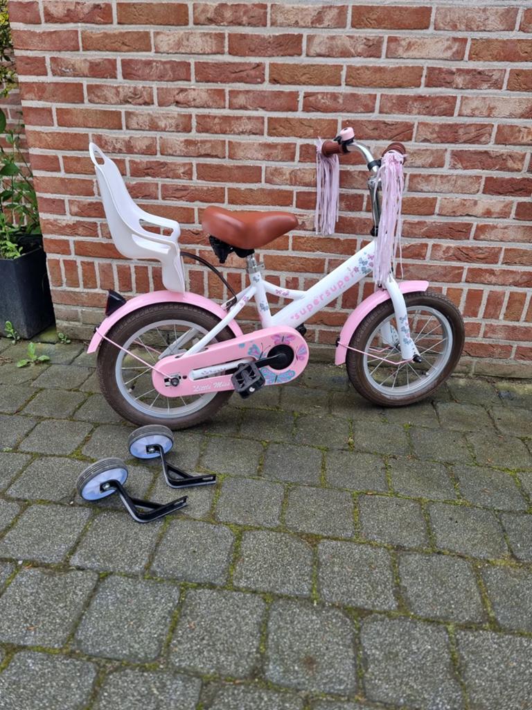 Meisjesfiets in perfecte staat, Fietsen en Brommers, Fietsen | Kinderfietsjes, Ophalen, Terugtraprem, Zijwieltjes, Super super