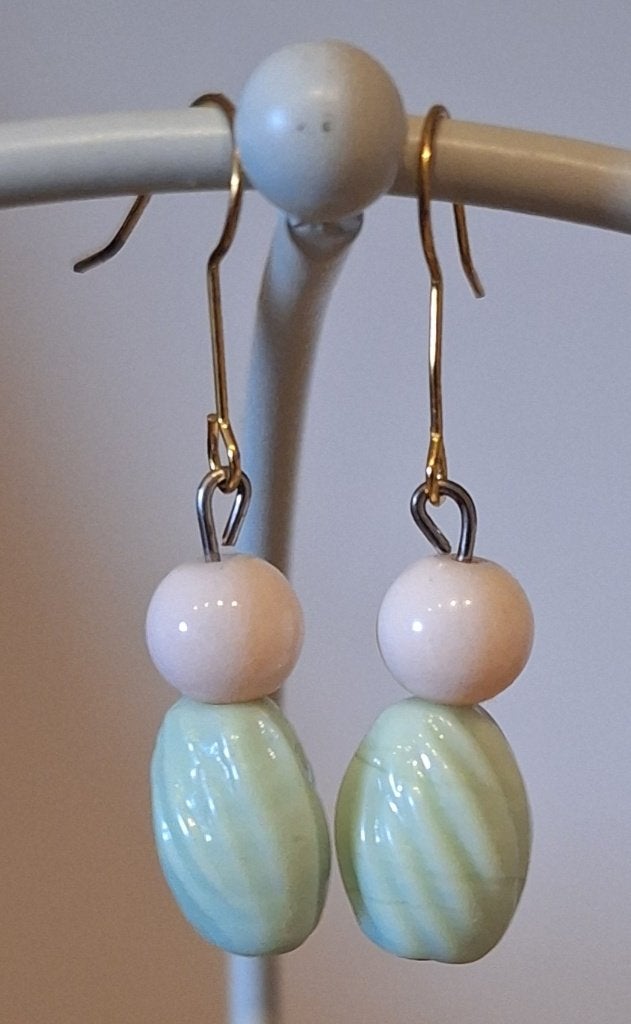 Handgemaakte oorbellen met kralen (oorhaakjes), NIEUW, Bijoux, Sacs & Beauté, Neuf, Enlèvement ou Envoi, Autres couleurs, Autres matériaux