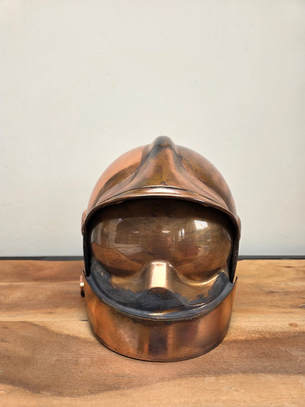 Koperkleurige brandweerhelm MSA Gallet., Ophalen