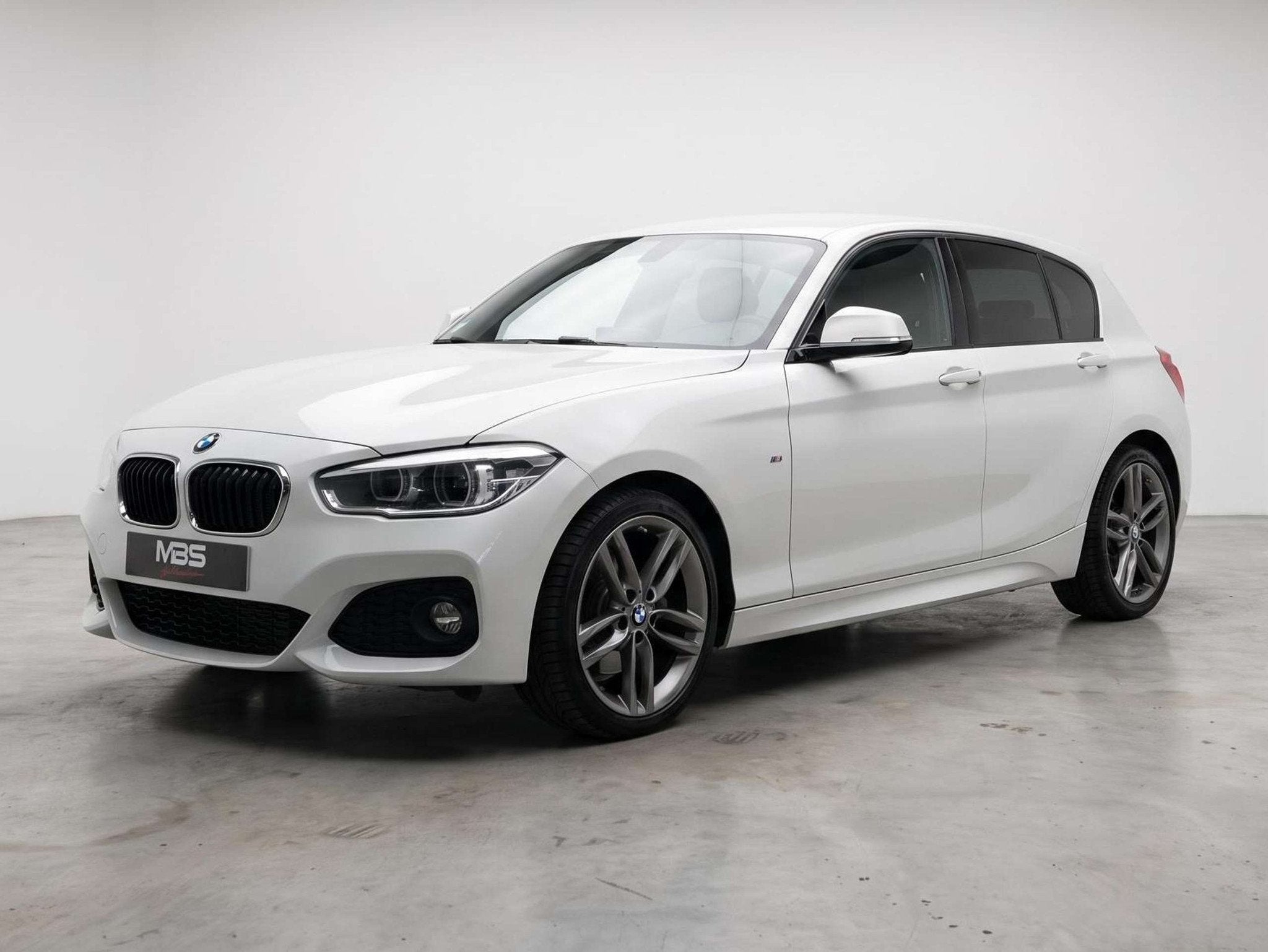 BMW 1 Serie 118 * PACK M * XENON* 5 PORTES* ALCANTARA* NAVI*, Autos, Achat, 110 kW, Entreprise, Boîte manuelle