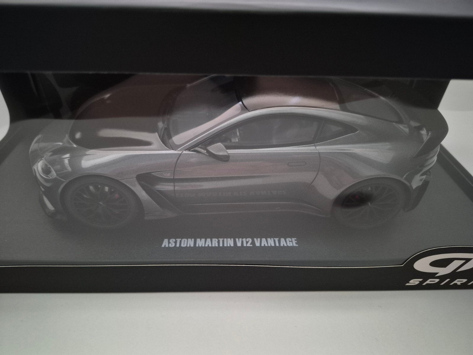 Aston Martin DB12 GT-Spirit 1/18 (GT443), Enlèvement ou Envoi, Neuf, Voiture, Autres marques