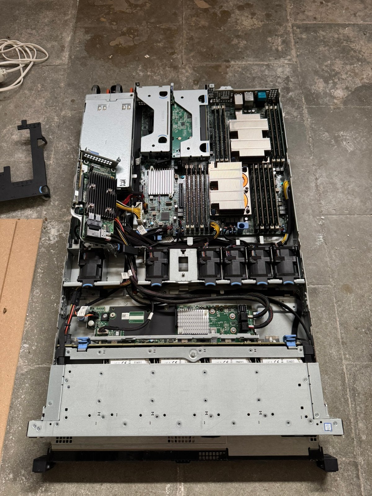 Dell r440 - 2xCPU - 128gb - BOSS, Computers en Software, Servers, Ophalen, Zo goed als nieuw