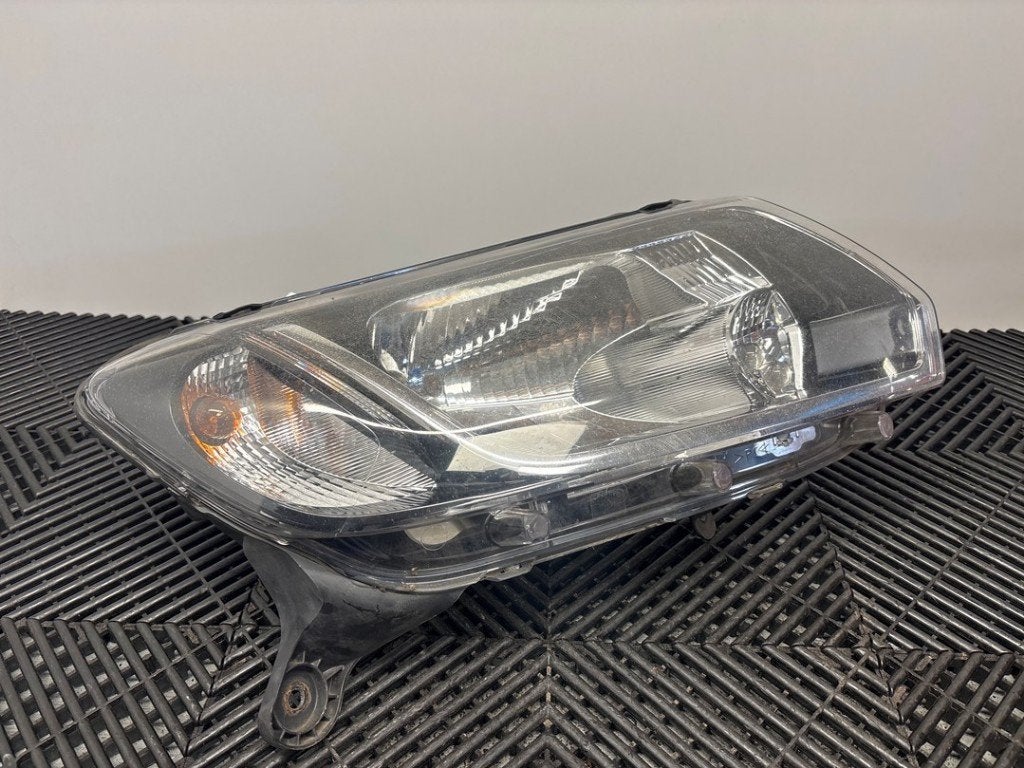 PHARE / OPTIQUE AVANT DROIT Dacia (|260107737R|), Dacia, Renault Deutschland AG, Utilisé, Peter-Huppertz-Straße 5
51063  Köln, DE