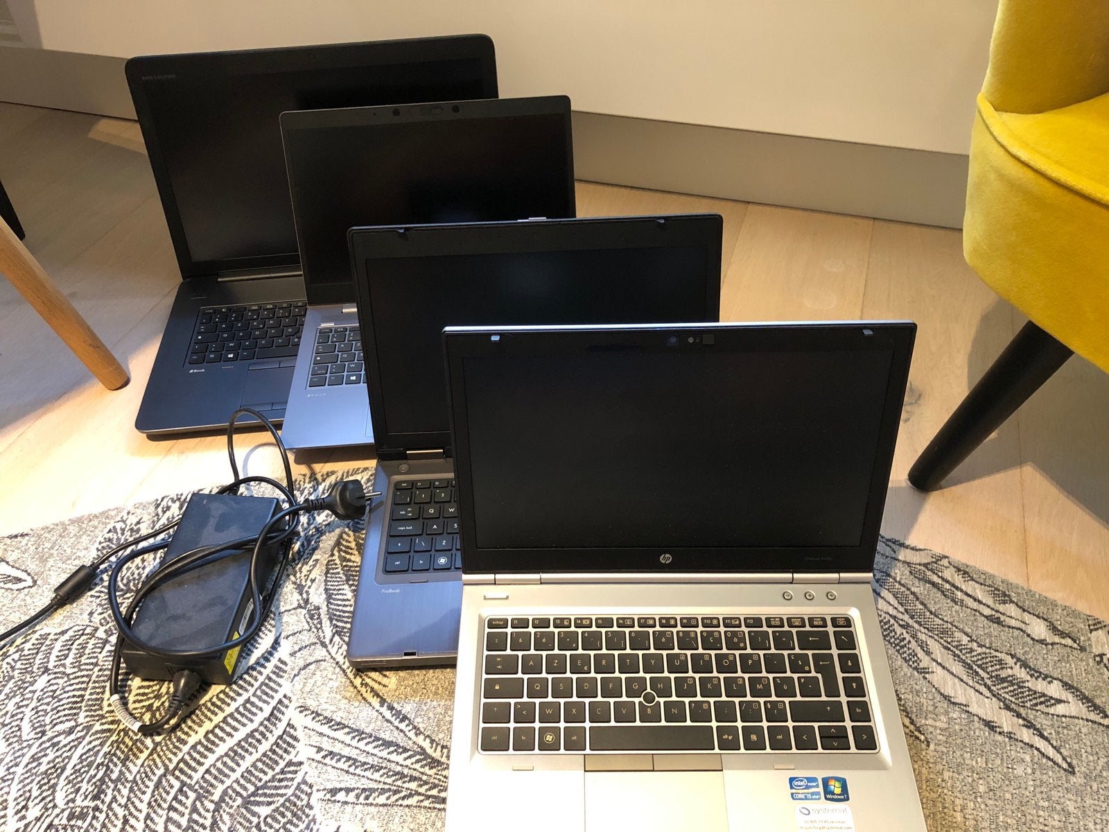 Lot de 4 ordinateurs pc laptop (dont zbook 17’´), Enlèvement, Ne fonctionne pas