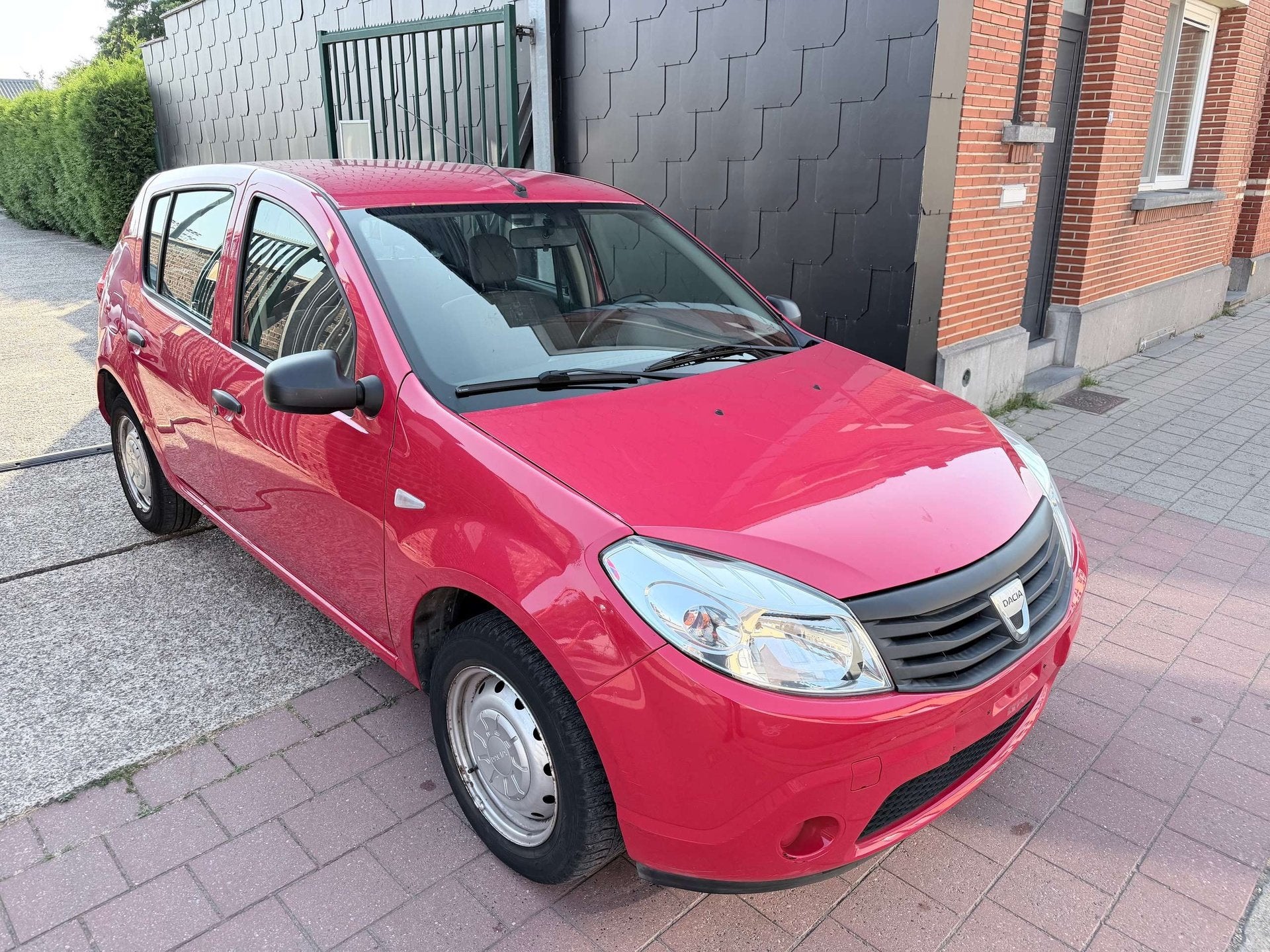 Dacia Sandero 1.4 I EDITION AMBIANCE, Stof, 4 cilinders, https://public.car-pass.be/vhr/4b30a9f3-0d58-4c53-b724-78f4e0178c14, Bedrijf