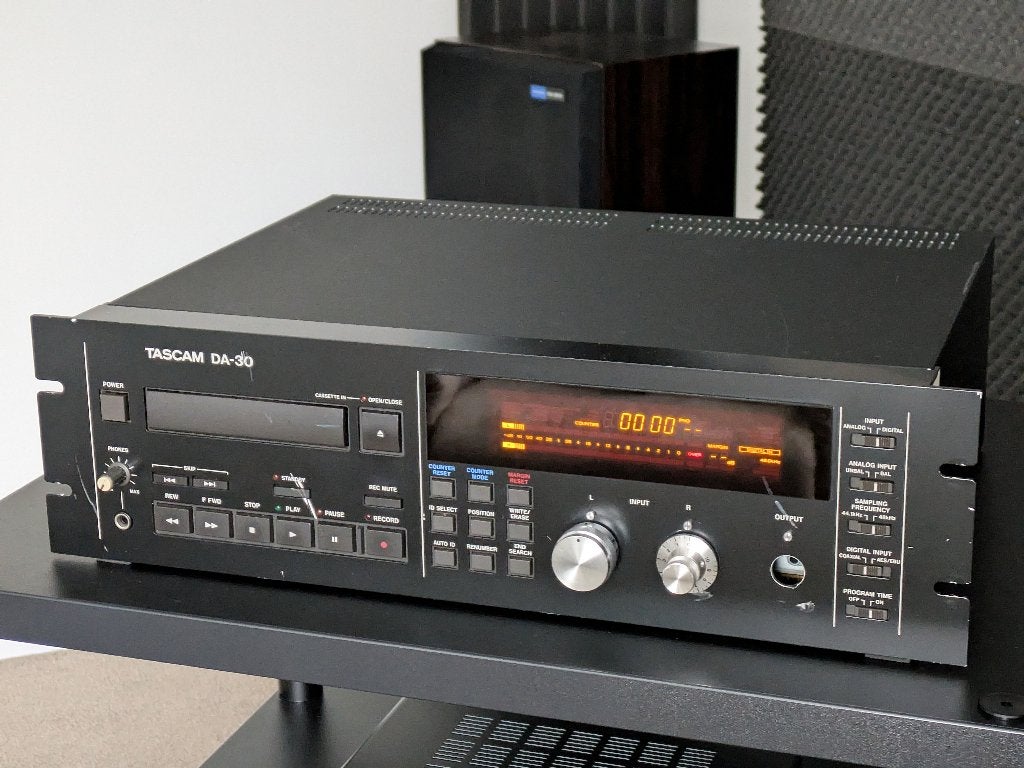 Tascam DA30 - professionele DAT-recorder - XLR - 44,1/48 kHz, Audio, Tv en Foto, Cassettedecks, Enkel, Overige merken, Tiptoetsen
