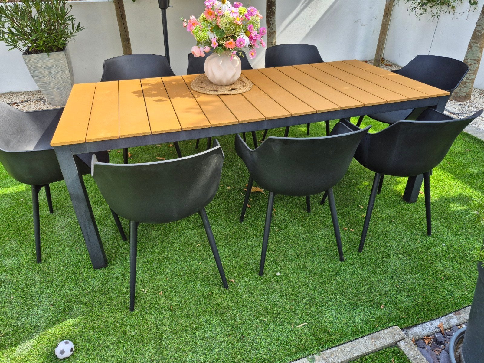Complete moderne tuinset: 8 zwarte  kuipstoelen + houtlook, Ophalen, Gebruikt, Aluminium, 8 zitplaatsen