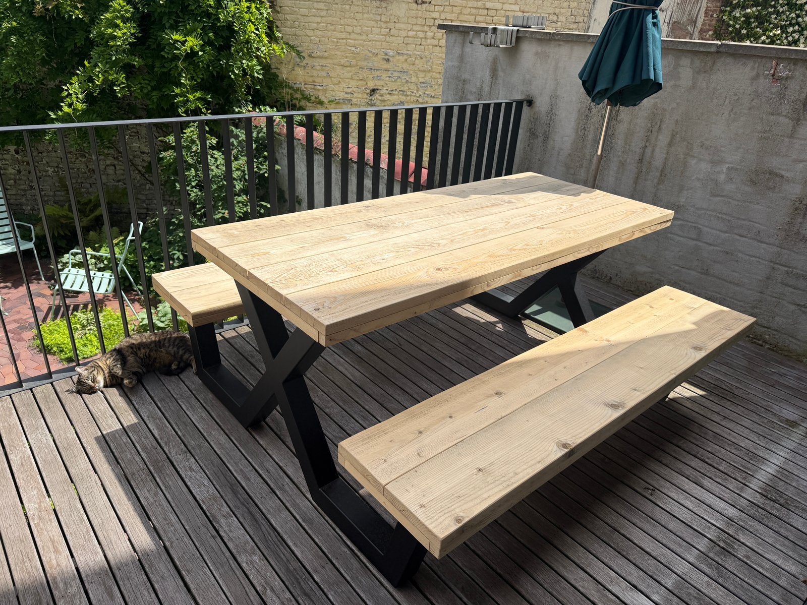 Te koop: zeer degelijke nieuwe picknictafel (amper gebruikt), Tuin en Terras, Picknicktafels, Zo goed als nieuw, Ophalen