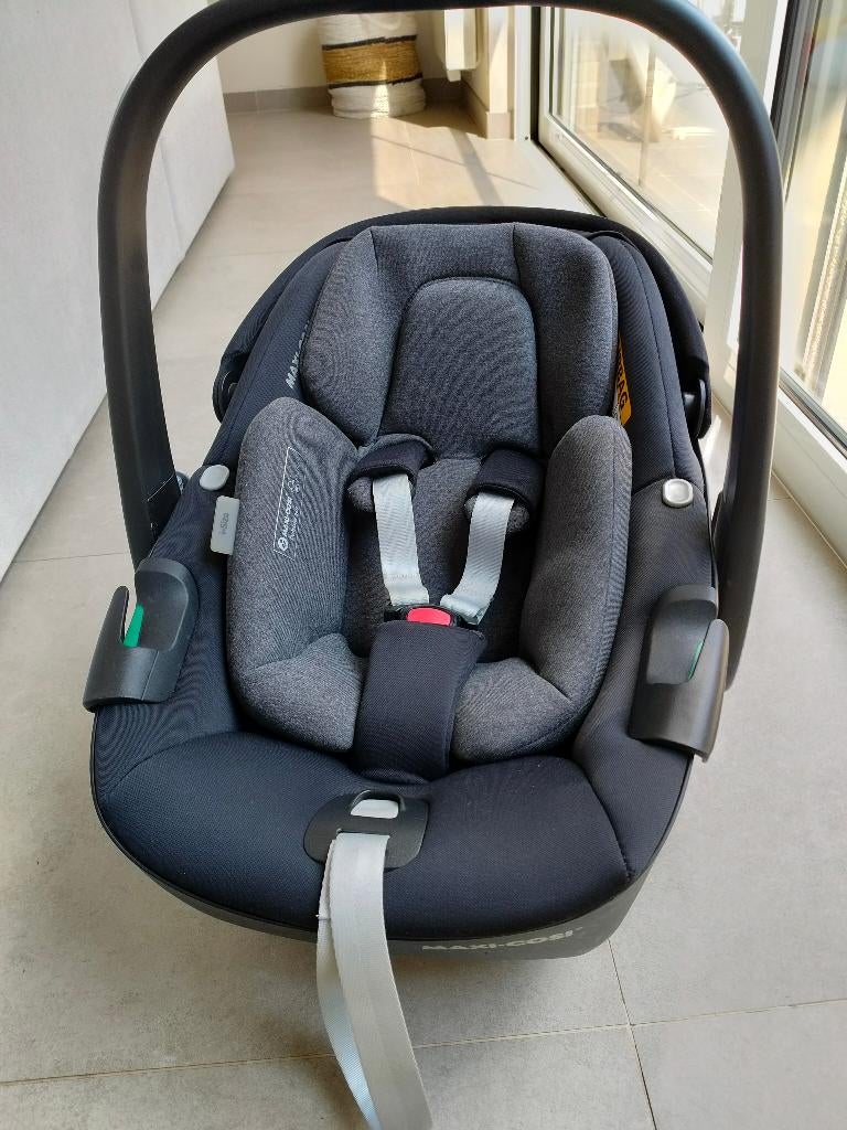 Maxi-Cosi Pebble 360 Essential Black, Kinderen en Baby's, Autostoeltjes, Ophalen, Autogordel of Isofix, Gebruikt, Verstelbare rugleuning