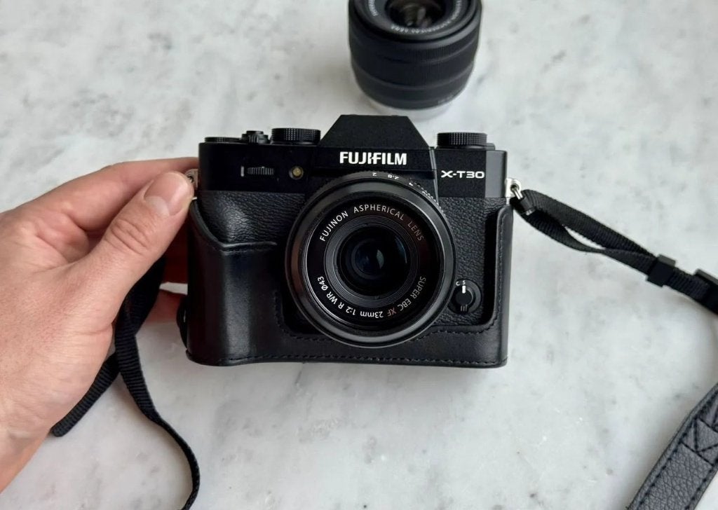 Fujifilm X-T30 II + kit 15-45 mm + accessoires, Enlèvement ou Envoi, 26 mégapixels, Écran inclinable/pivotant, Comme neuf