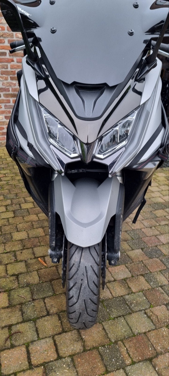 Kymco AK 550 full équipé été et hiver 12.250 km., Motos, Motos | Marques Autre, Poignées chauffantes, Scooter, Neuf, Particulier