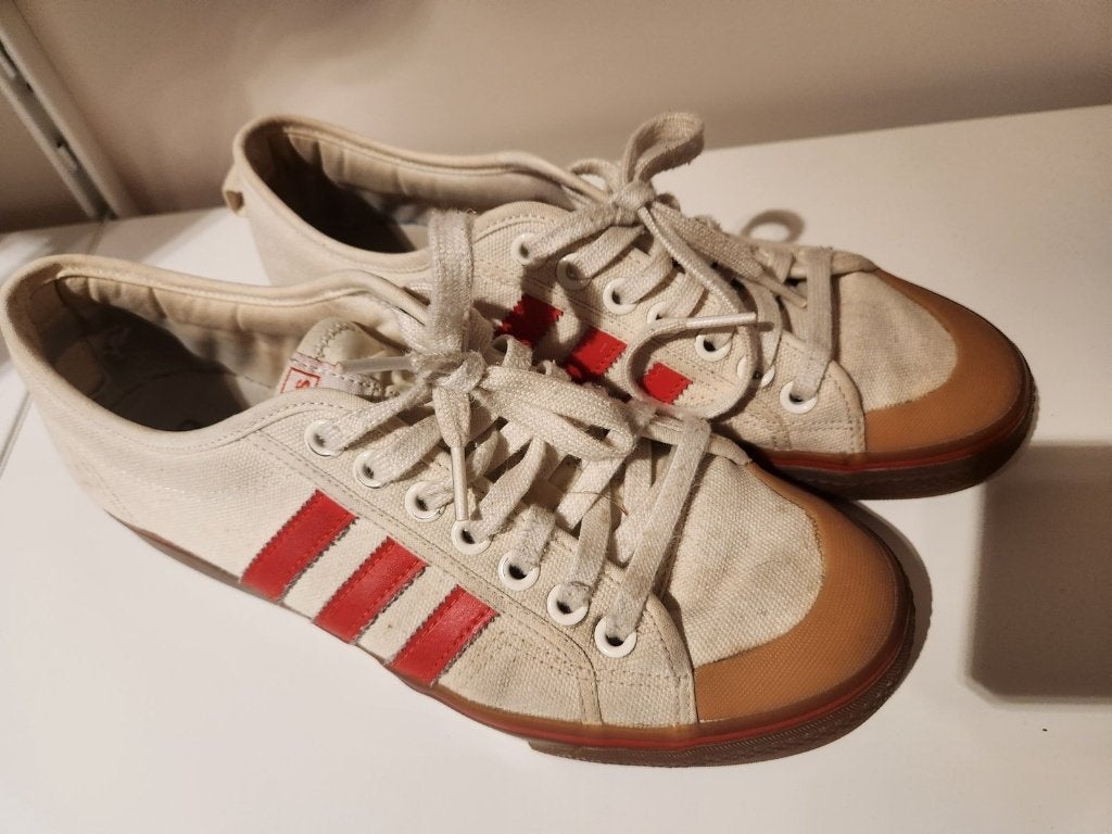 Adidas Nizza canvas sneakers off-white met rood, maat 43 1/3, Wit, Ophalen of Verzenden, Adidas, Sneakers