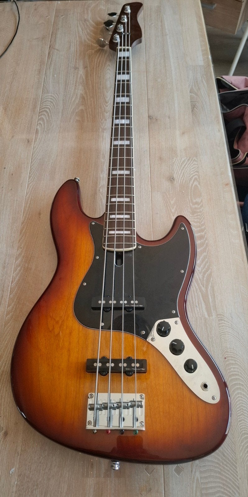 Sire marcus miller
Sire Marcus Miller V5R Alder-4 Tobacco Su, Muziek en Instrumenten, Snaarinstrumenten | Gitaren | Bas, Ophalen