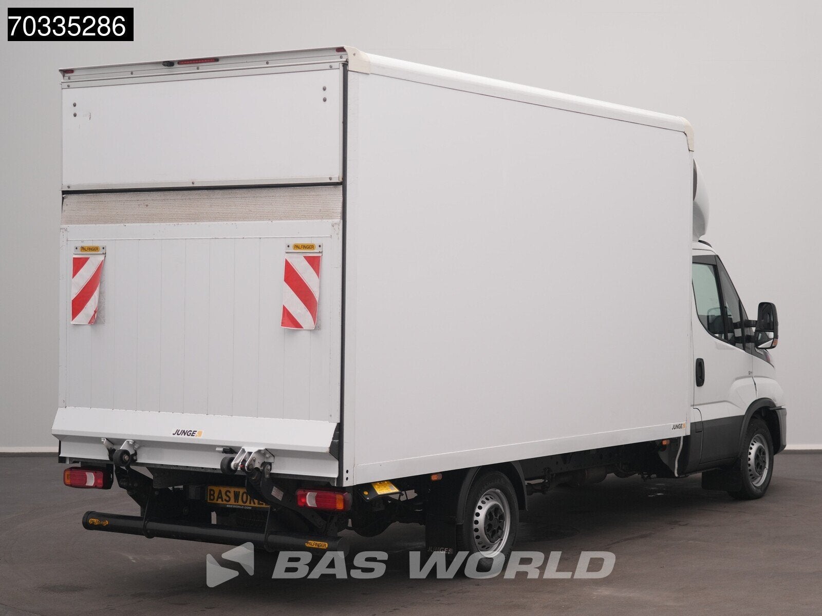 Iveco Daily 35S16 Laadklep Automaat 160PK Bakwagen Airco Cam, Auto's, Automaat, Stof, Gebruikt, Euro 6