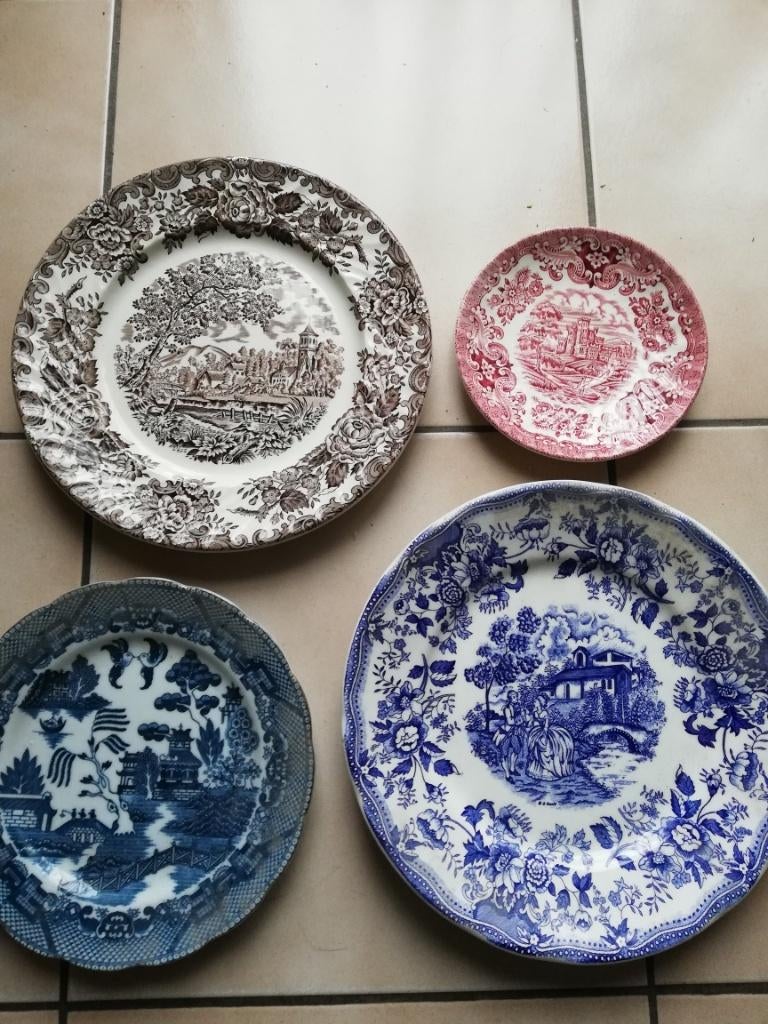 4 verschillende borden, Enlèvement ou Envoi, Comme neuf, Poterie rustique, Assiettes(s)