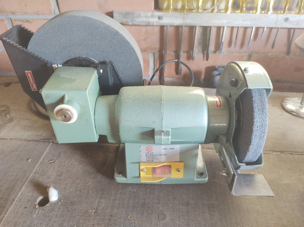 dubbele slijpmolen, Ophalen, Zo goed als nieuw, Minder dan 700 watt, Werkbankslijpmachine