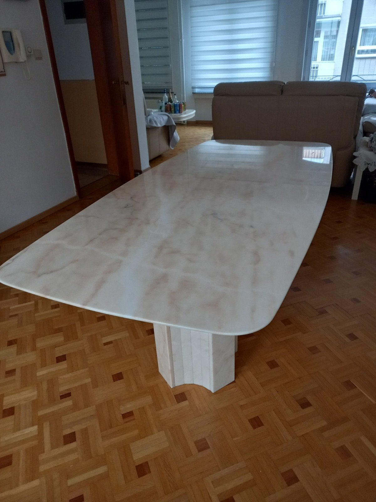 grote marmeren eettafel 208 cm bij 100 cm en 73 cm h, Ophalen