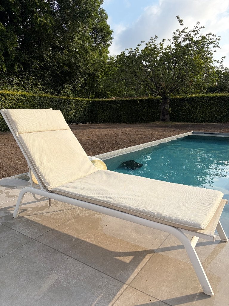 2 transats de jardin blanc avec coussins crème, Enlèvement, Utilisé, Aluminium, Réglable