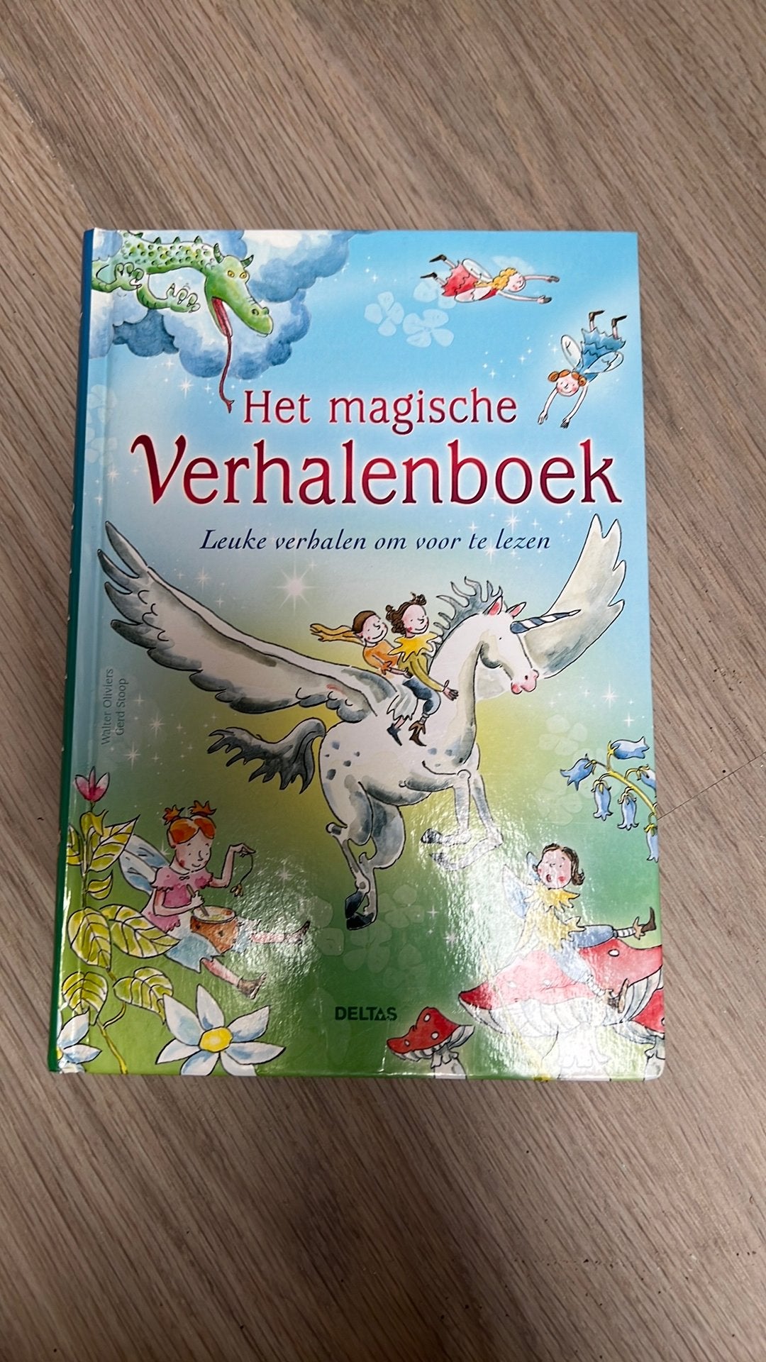 Le livre de contes magique, Enlèvement ou Envoi, Neuf, Contes (de fées)
