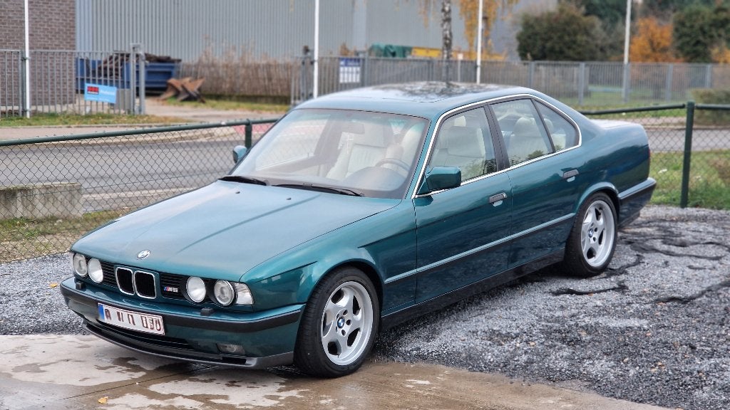 BMW M5 E34 3.8L (340 pk) – Zeldzaam Lagunengrün 128.000 km, Autos, BMW, 1643 kg, Boîte manuelle, 6 cylindres, Particulier