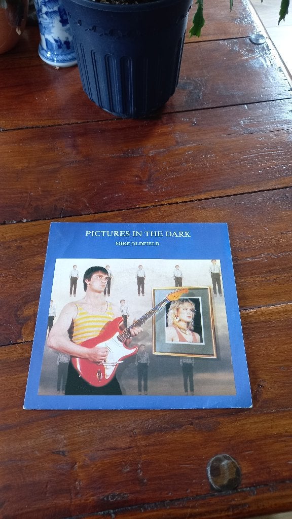 Vinyl (45t) mike oldfield "pictures in the dark", Ophalen, Zo goed als nieuw, Pop
