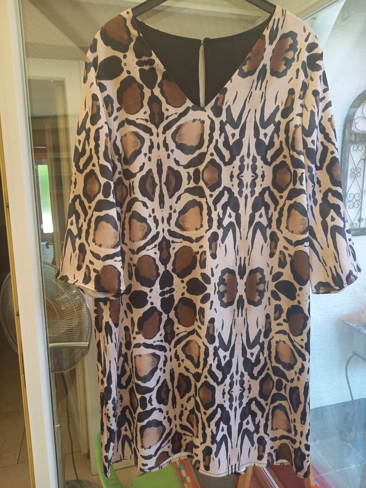 NOUVELLE ROBE TRÈS BELLE DÉCORATION TAILLE L POUR 15€, Enlèvement