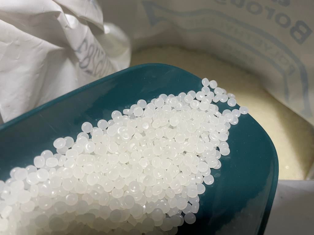 Zakken met plastiek pellets, Ophalen, Zo goed als nieuw